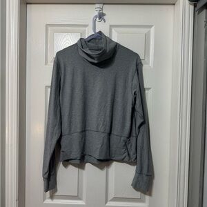 Lululemon ready to rulu pullover size 6 euc